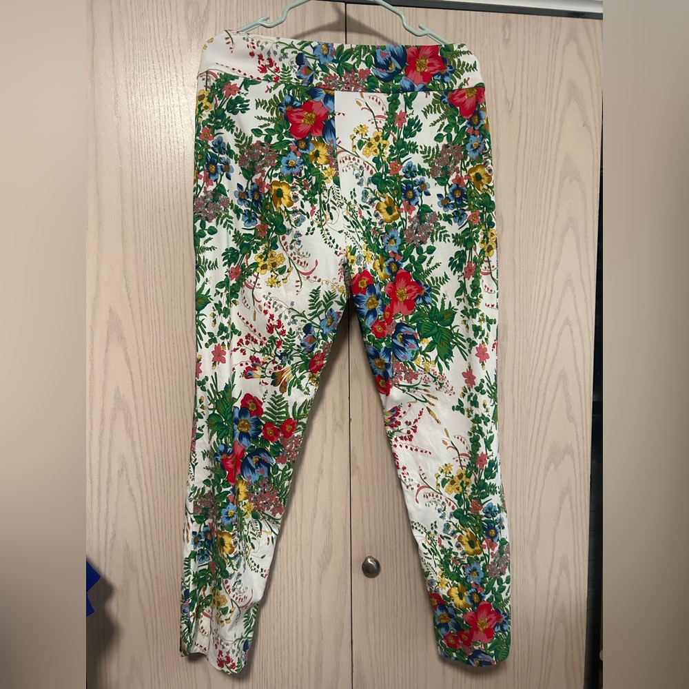 Soft Surroundings Floral Cropped Pants in White with Multi-Color Botanical Print